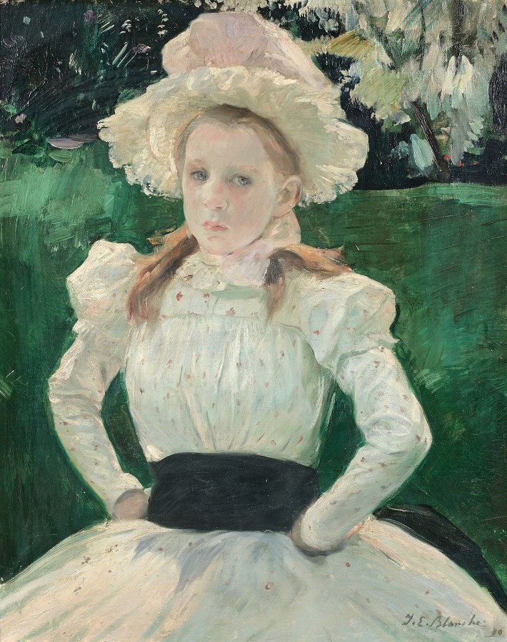 Lucie Esnault dans le jardin